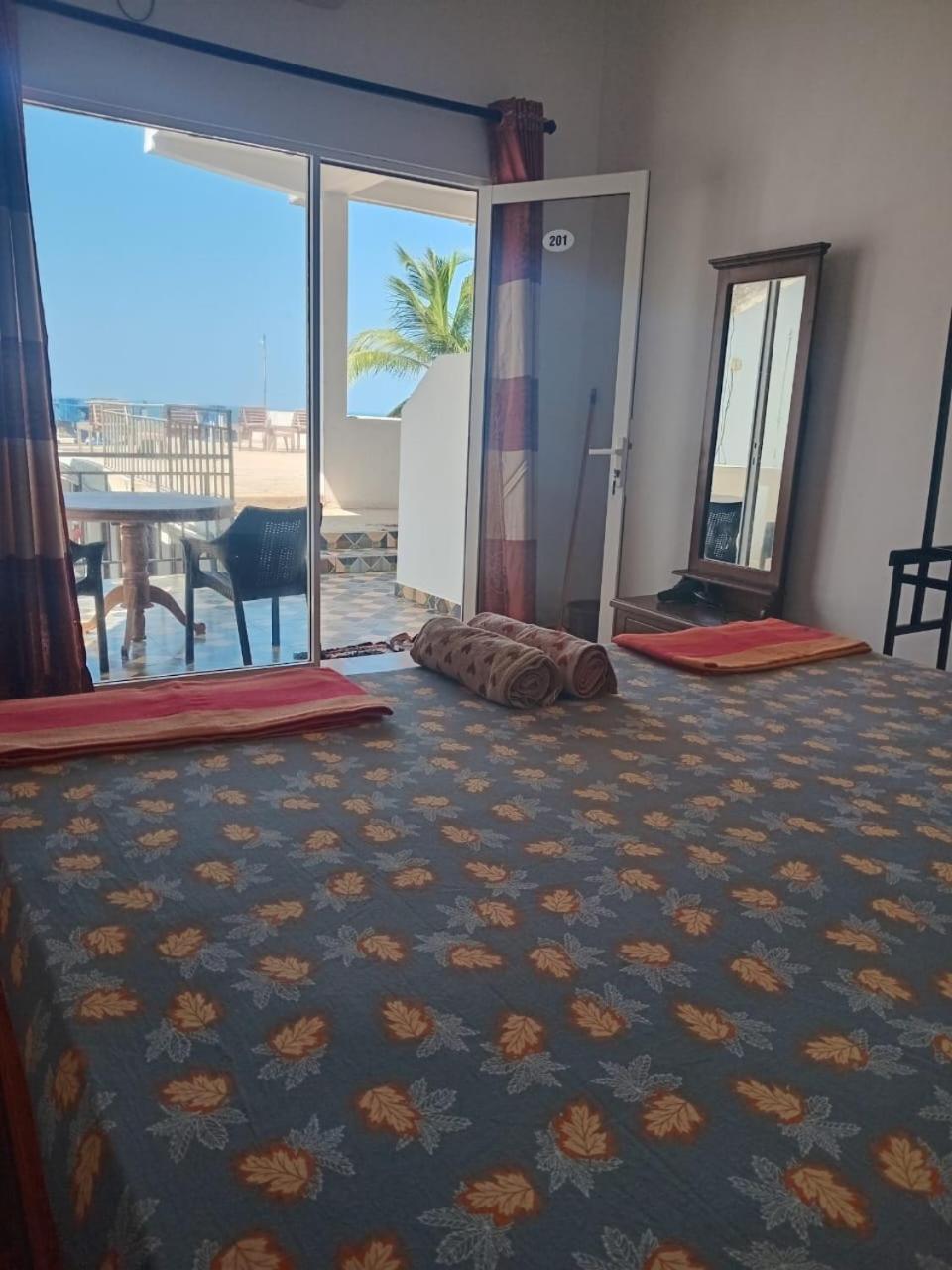 Tamaro Beach Resort Hikkaduwa Extérieur photo
